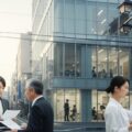 マイナ保険証の暫定措置が7月末で終了し、10割負担を回避するための医療機関での対応を示唆するイメージ。医療現場の雰囲気を表現。