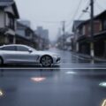 自動車保険で保険金が支払われない5つのケースを具体例と公式情報から解説。重要な注意点を示す都市の静かな風景を描写。